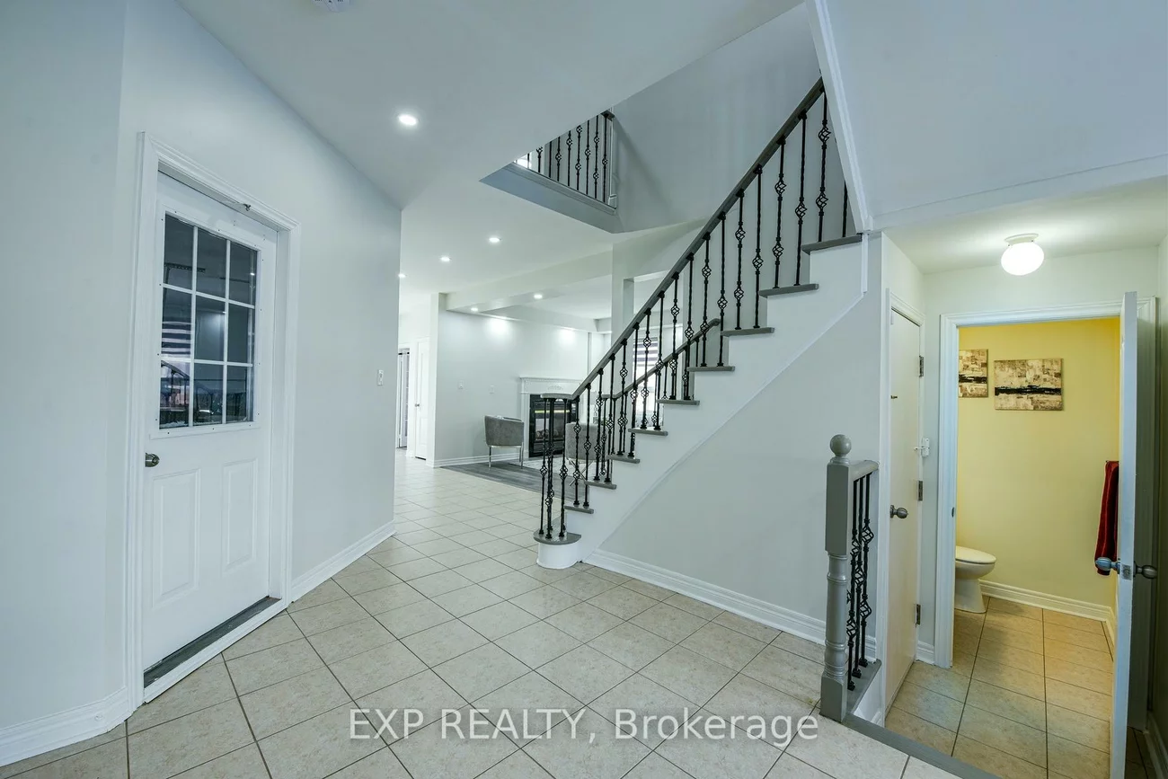 50, Northface, Sandringham-Wellington, Brampton