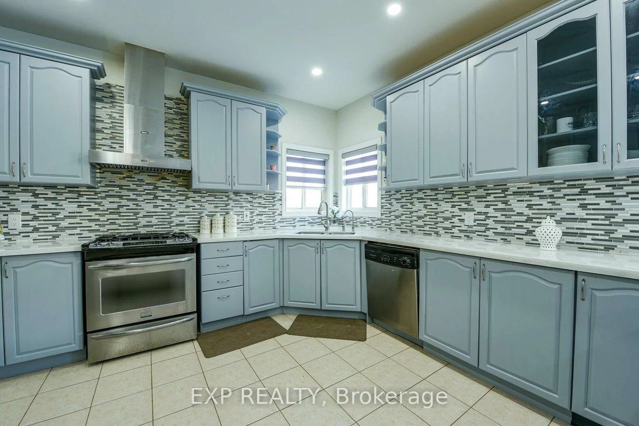50, Northface, Sandringham-Wellington, Brampton