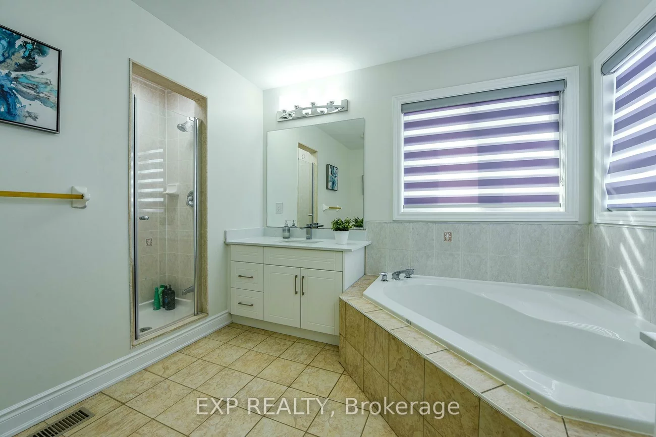 50, Northface, Sandringham-Wellington, Brampton