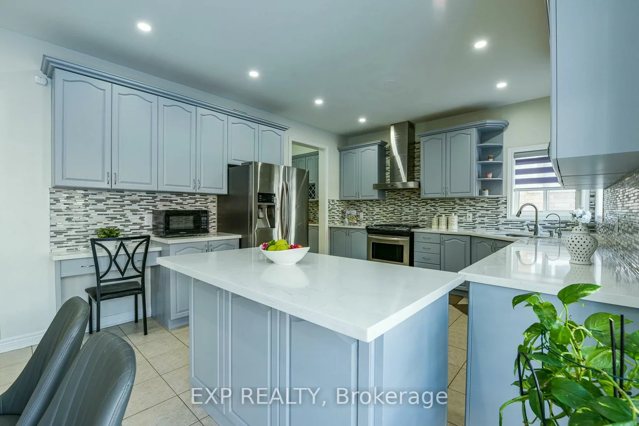 50, Northface, Sandringham-Wellington, Brampton