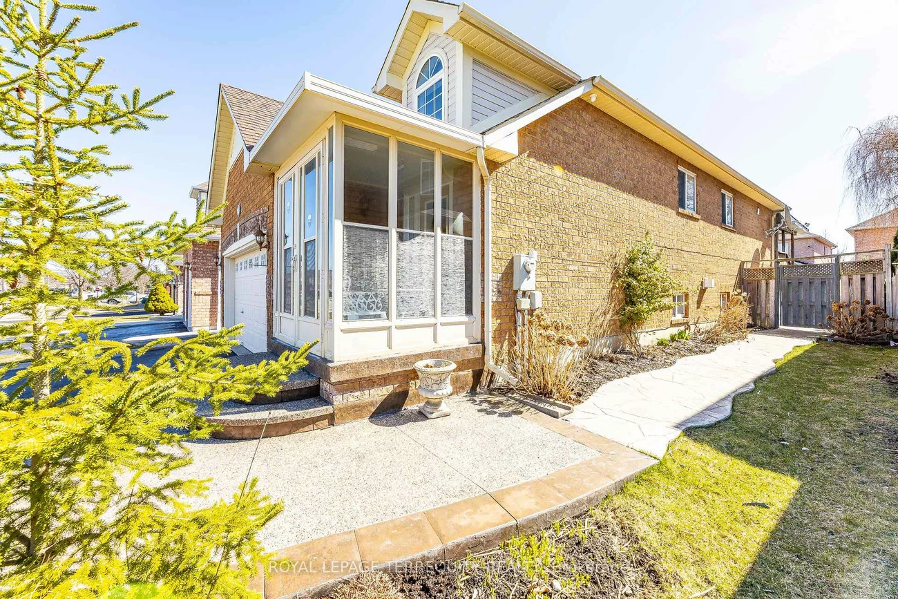 21, Collingwood, Snelgrove, Brampton