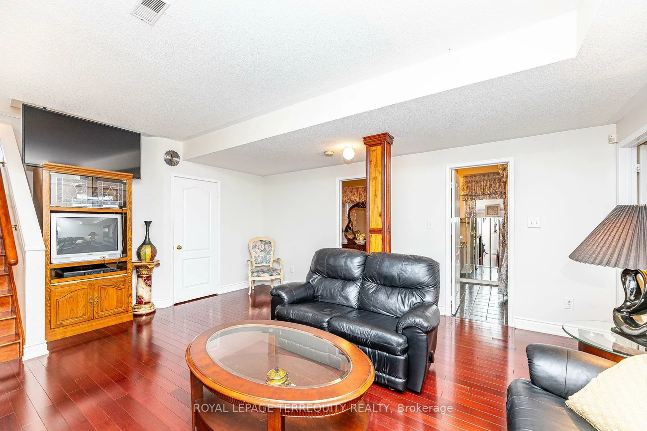 21, Collingwood, Snelgrove, Brampton