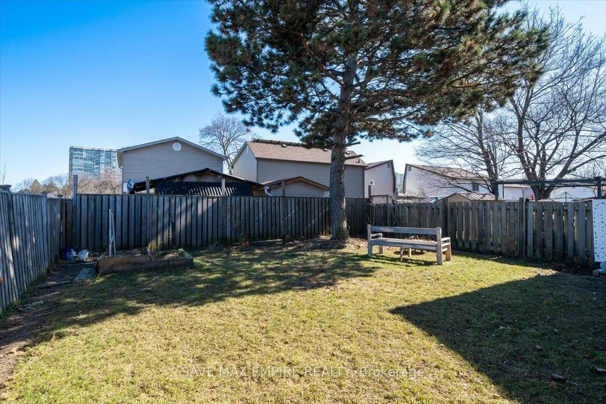18, Hasting, Central Park, Brampton