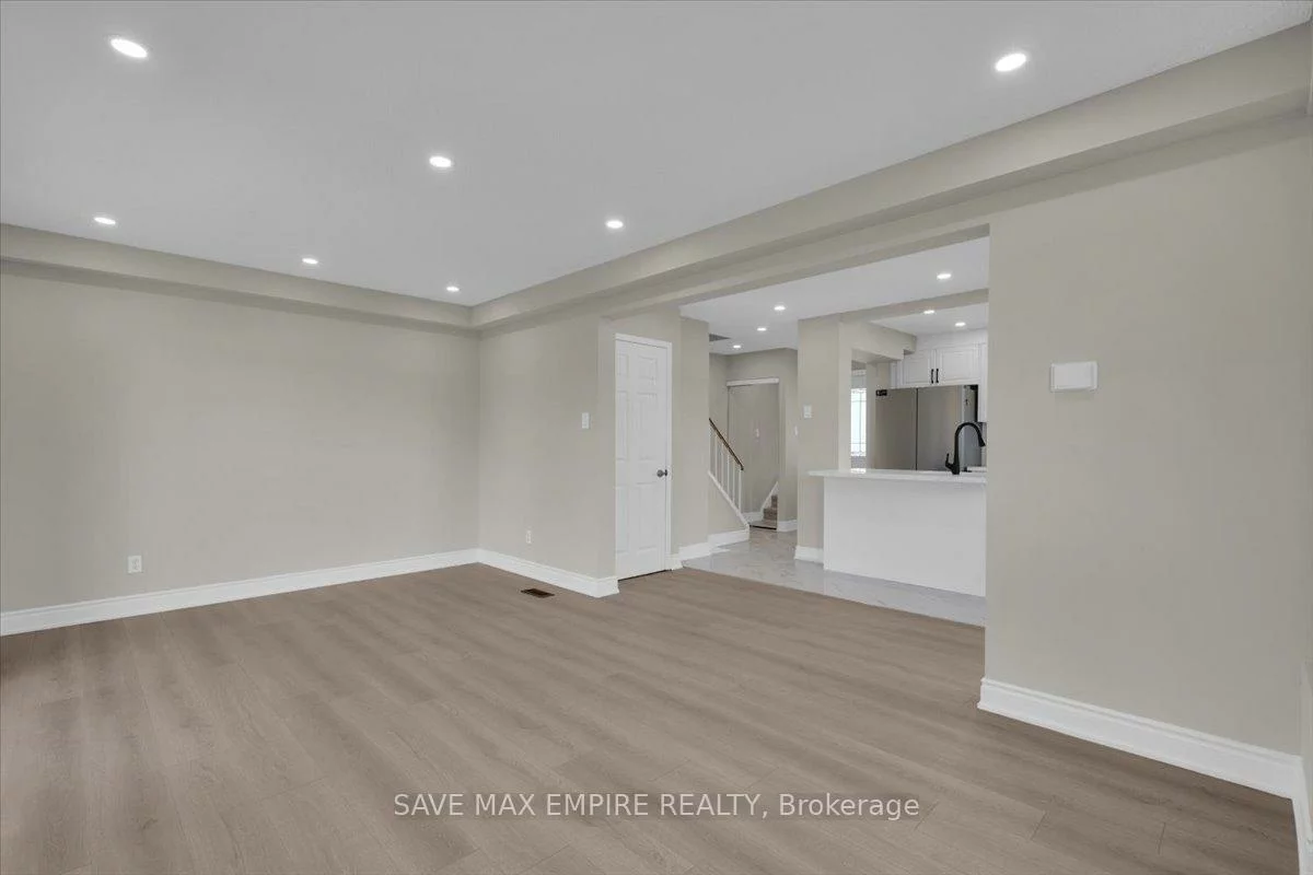 18, Hasting, Central Park, Brampton