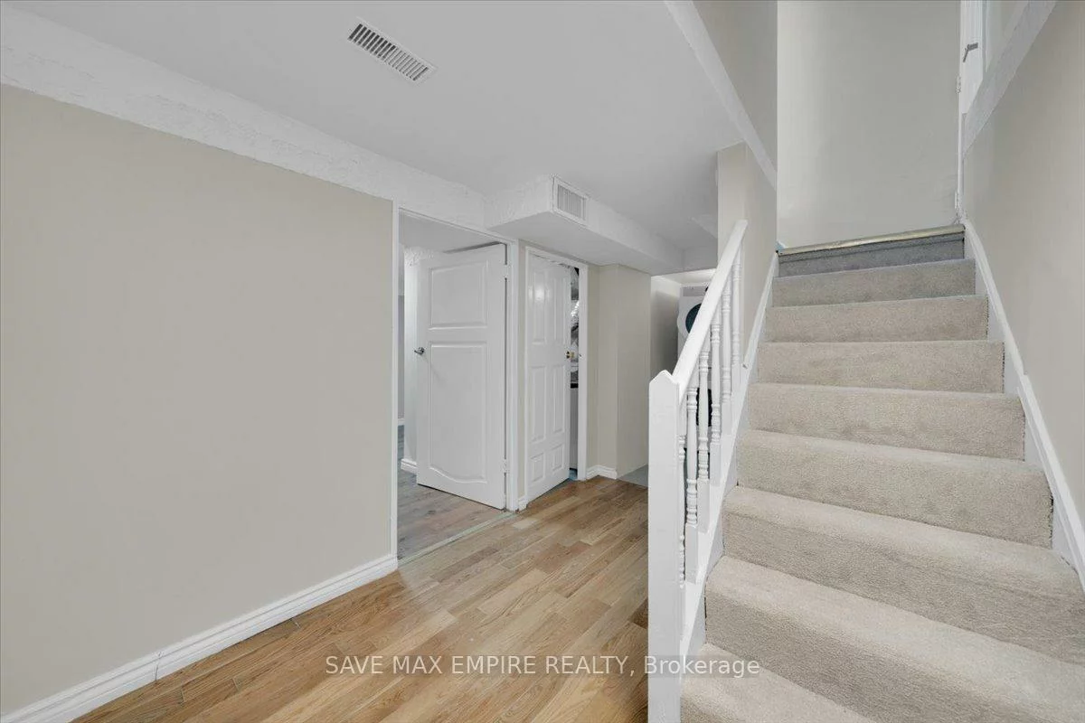 18, Hasting, Central Park, Brampton