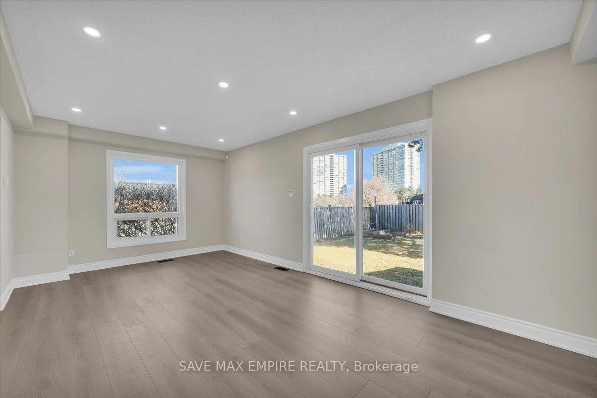 18, Hasting, Central Park, Brampton