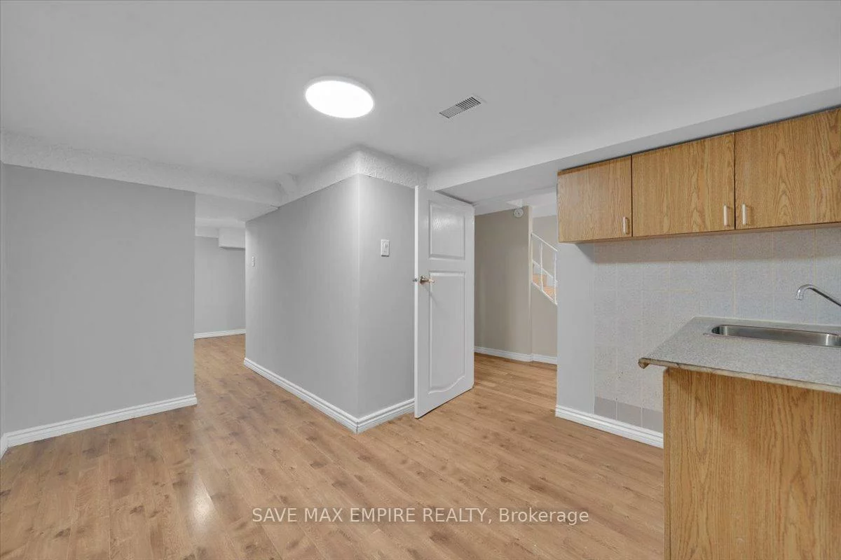 18, Hasting, Central Park, Brampton