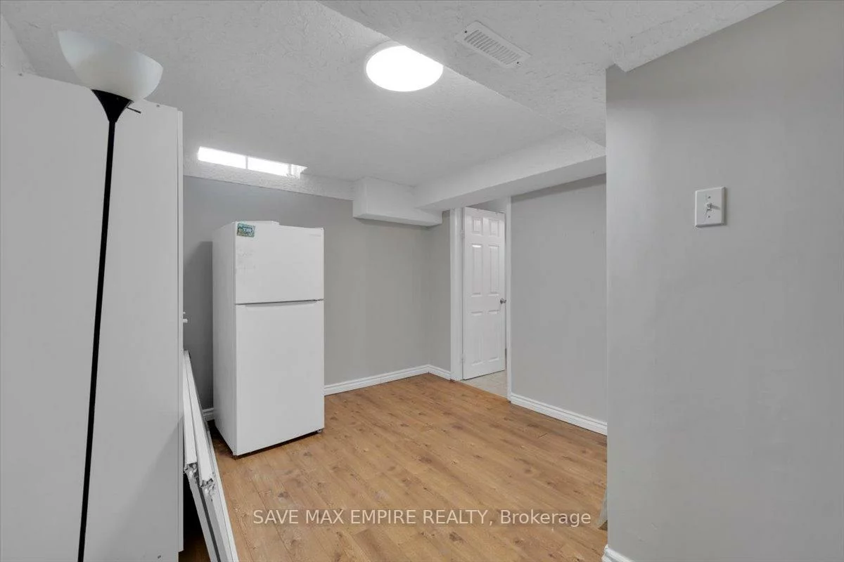 18, Hasting, Central Park, Brampton