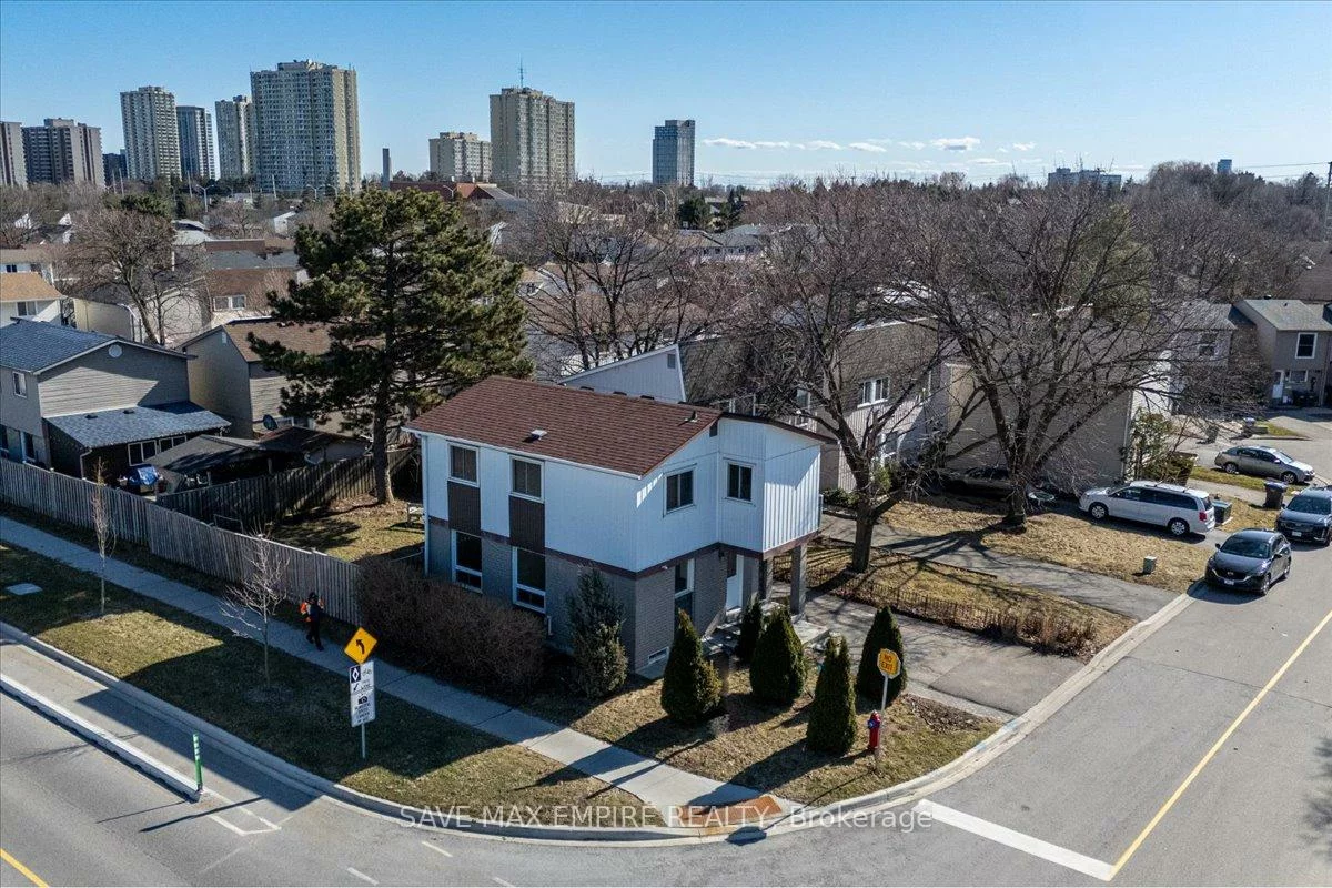 18, Hasting, Central Park, Brampton