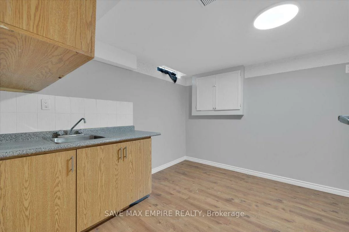 18, Hasting, Central Park, Brampton