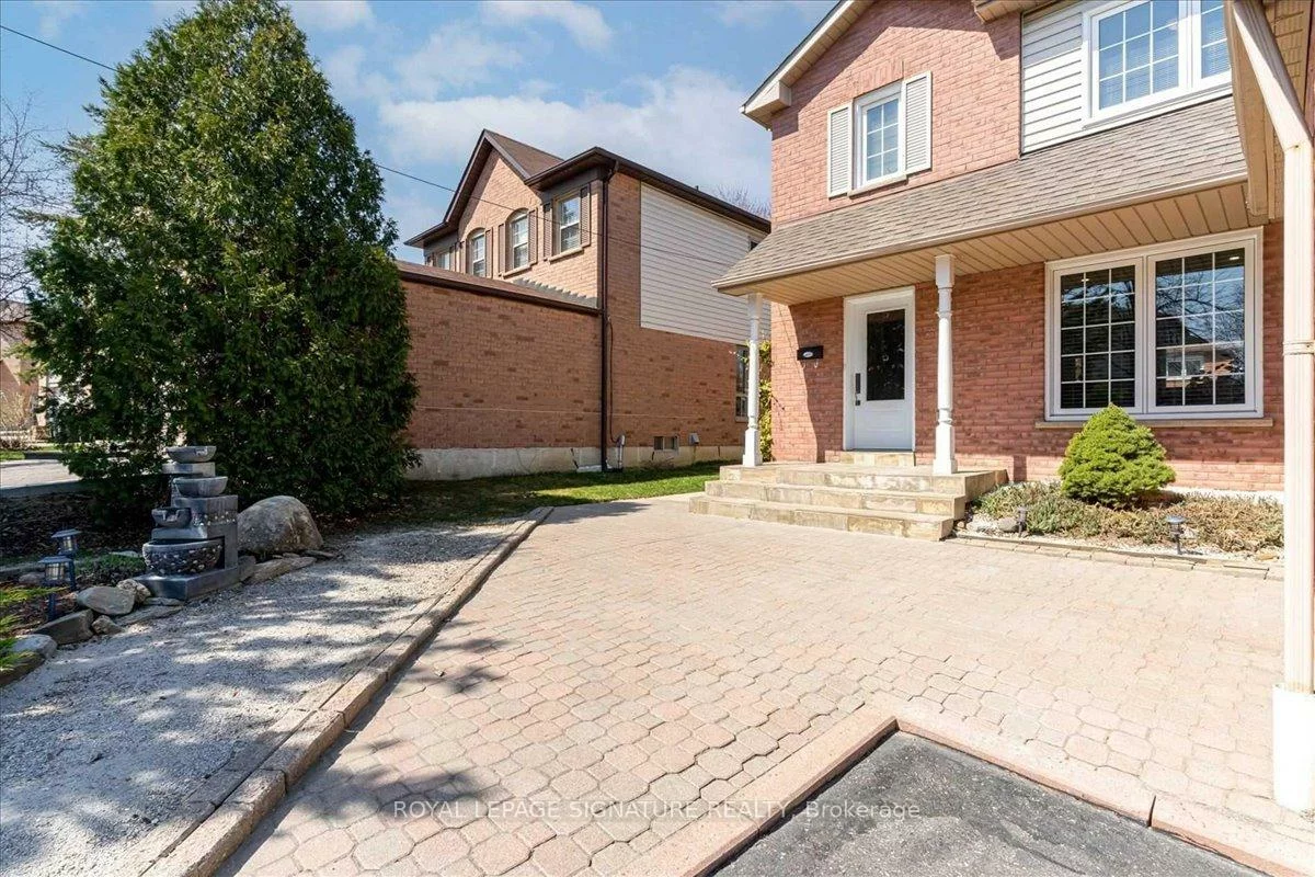 16, Nectarine, Westgate, Brampton