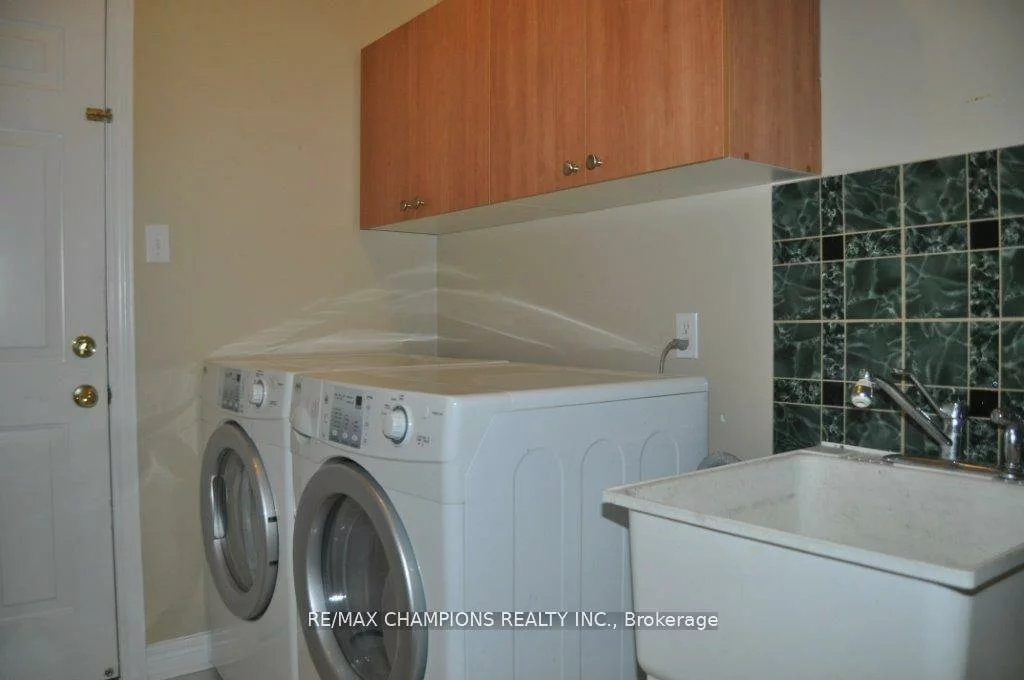 104, Masters Green, Snelgrove, Brampton