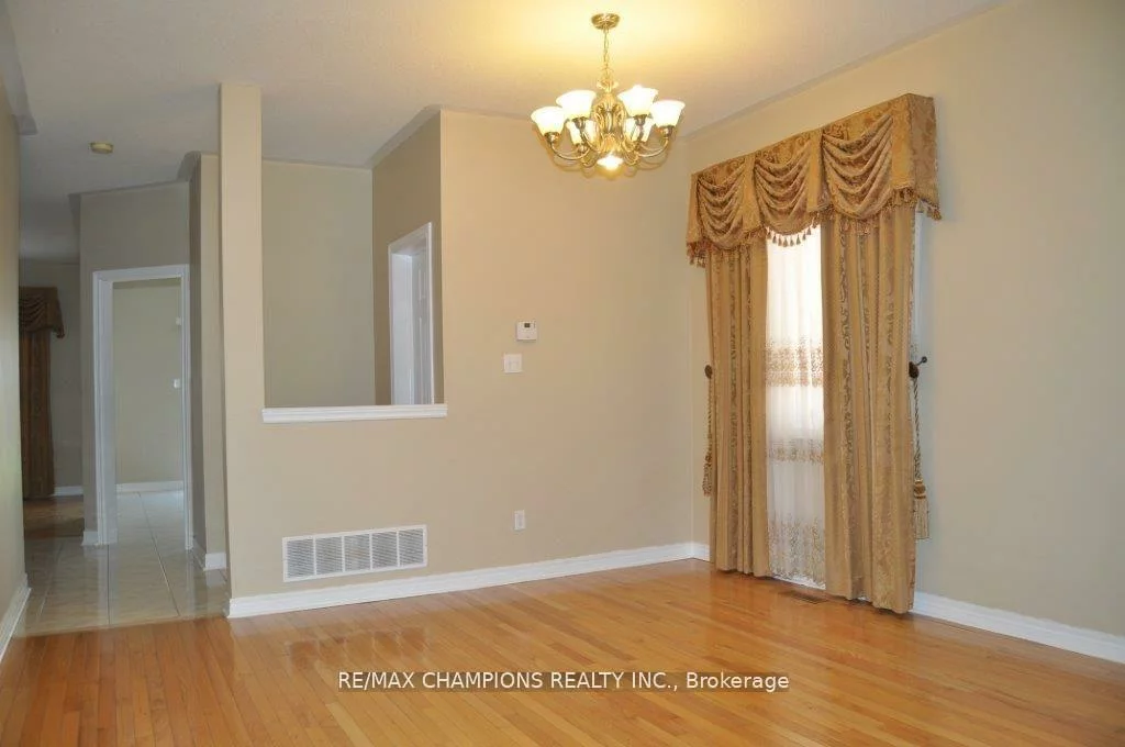104, Masters Green, Snelgrove, Brampton