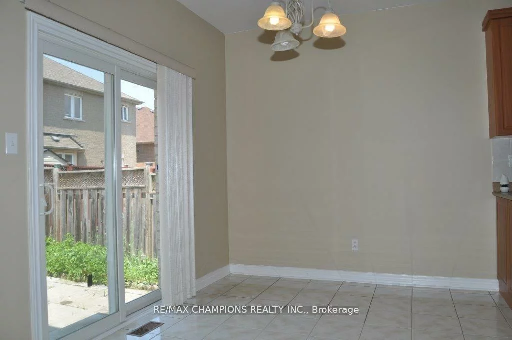 104, Masters Green, Snelgrove, Brampton