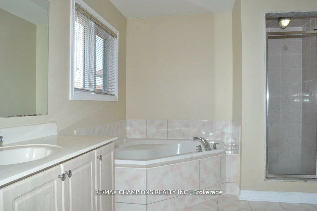 104, Masters Green, Snelgrove, Brampton