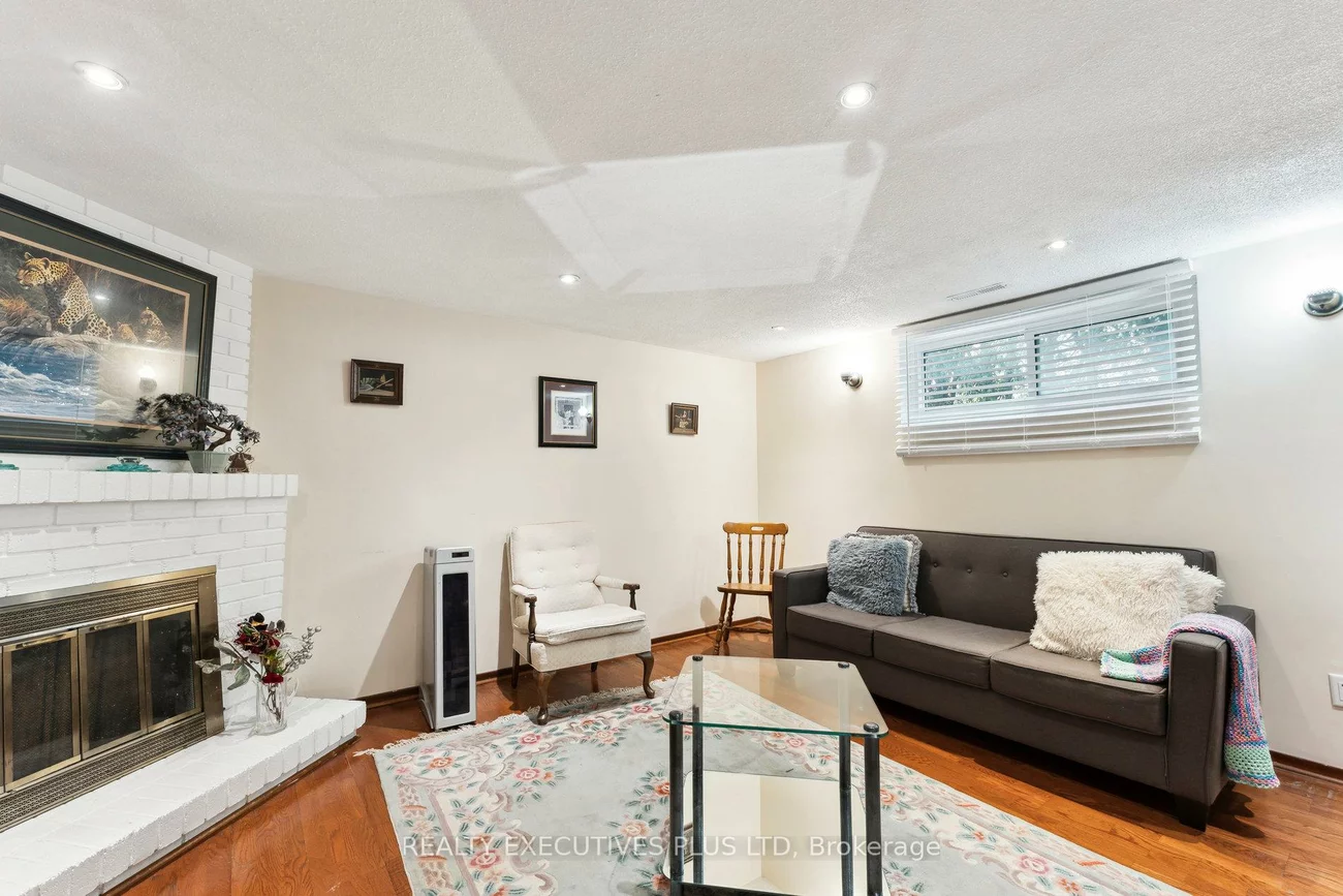 60, Pluto, Madoc, Brampton