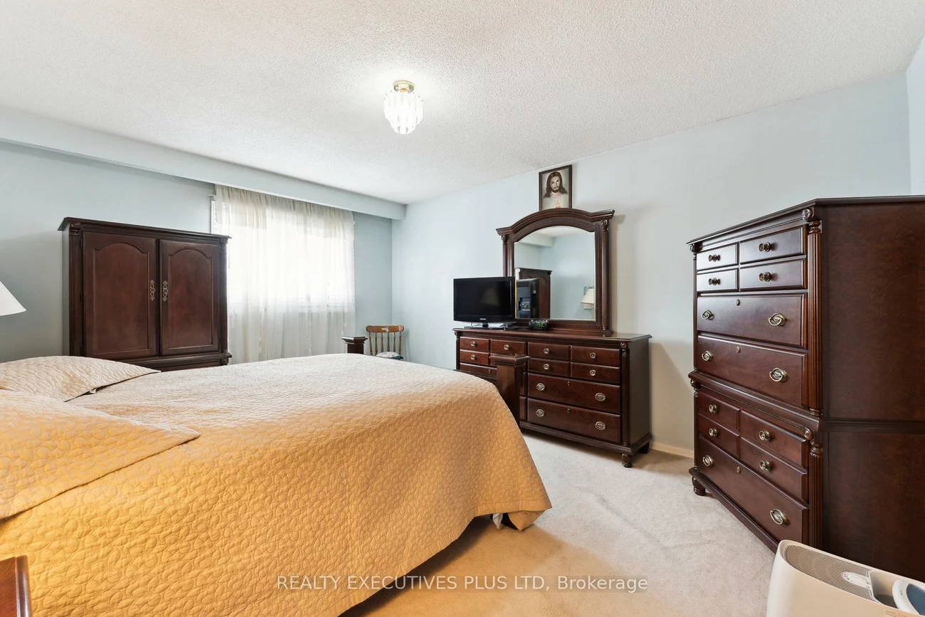 60, Pluto, Madoc, Brampton