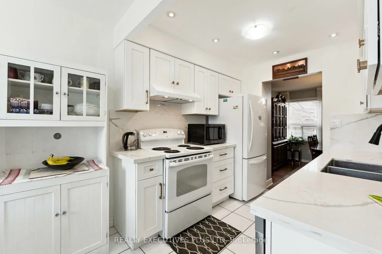 60, Pluto, Madoc, Brampton