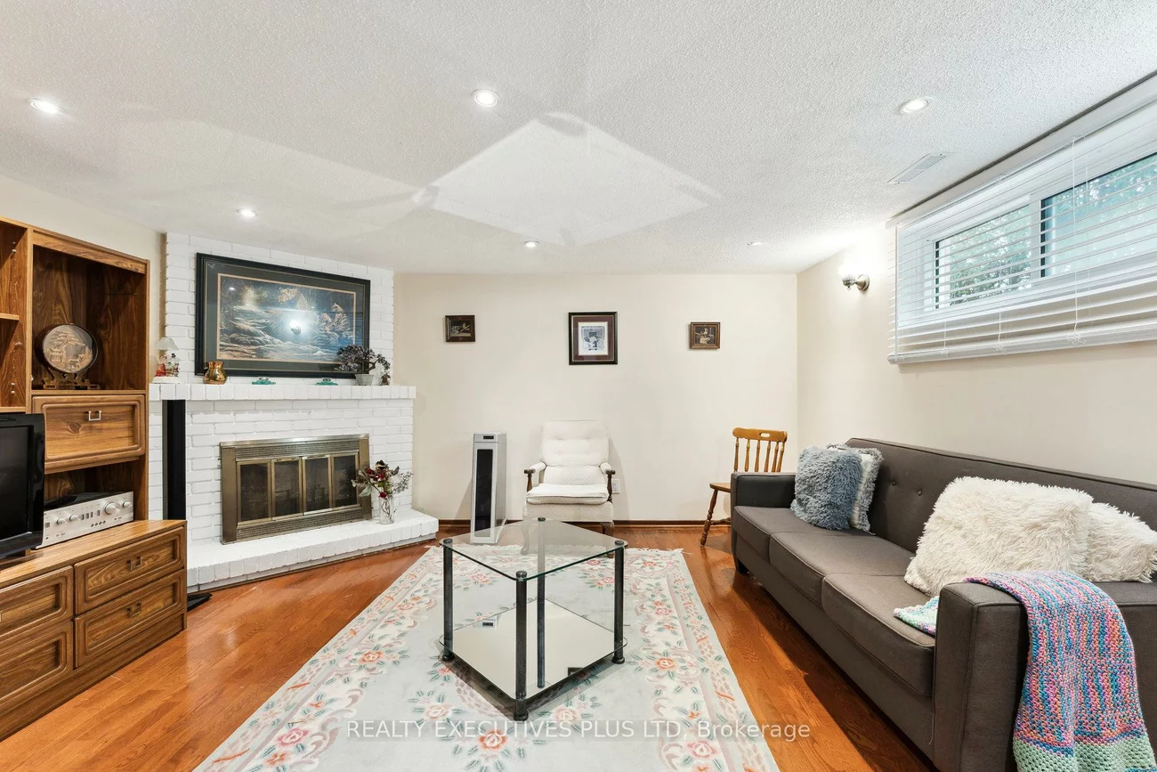 60, Pluto, Madoc, Brampton