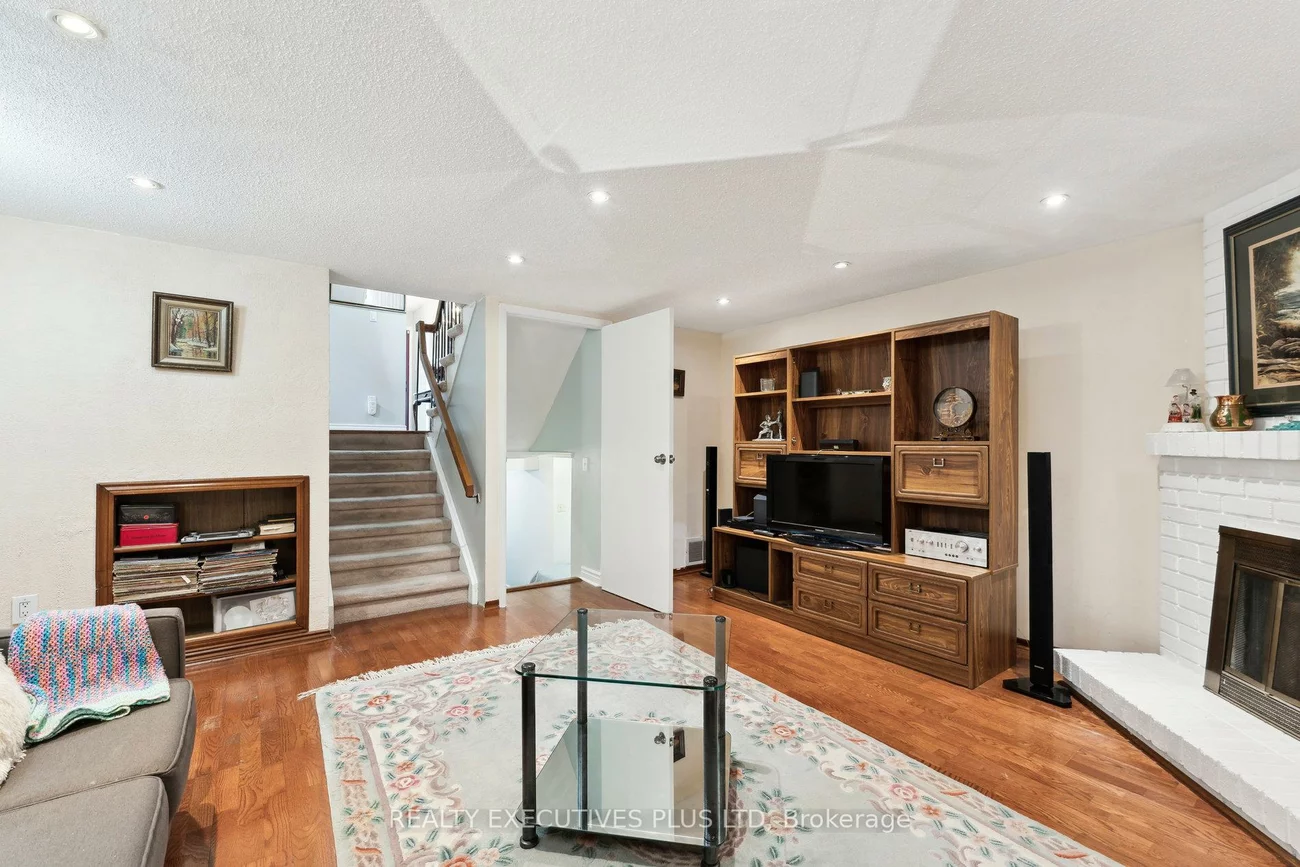 60, Pluto, Madoc, Brampton