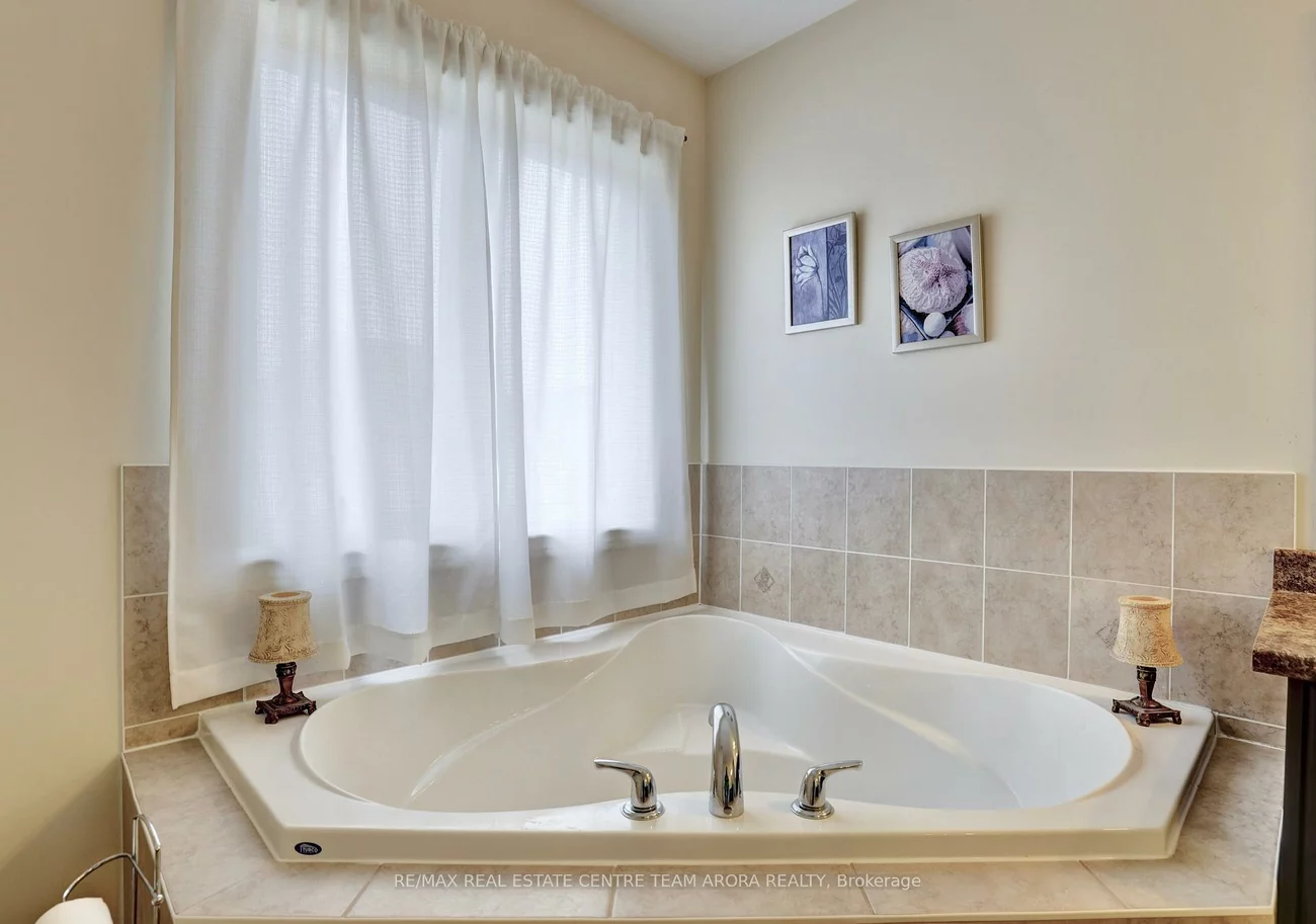 33, Alamosa, Bram West, Brampton