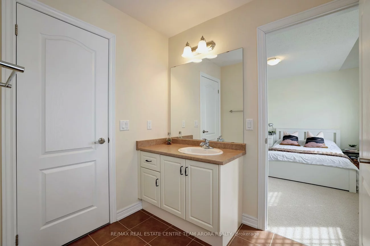 33, Alamosa, Bram West, Brampton