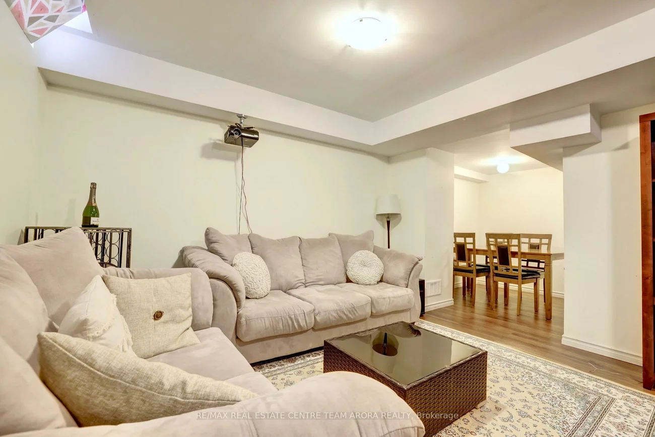 33, Alamosa, Bram West, Brampton