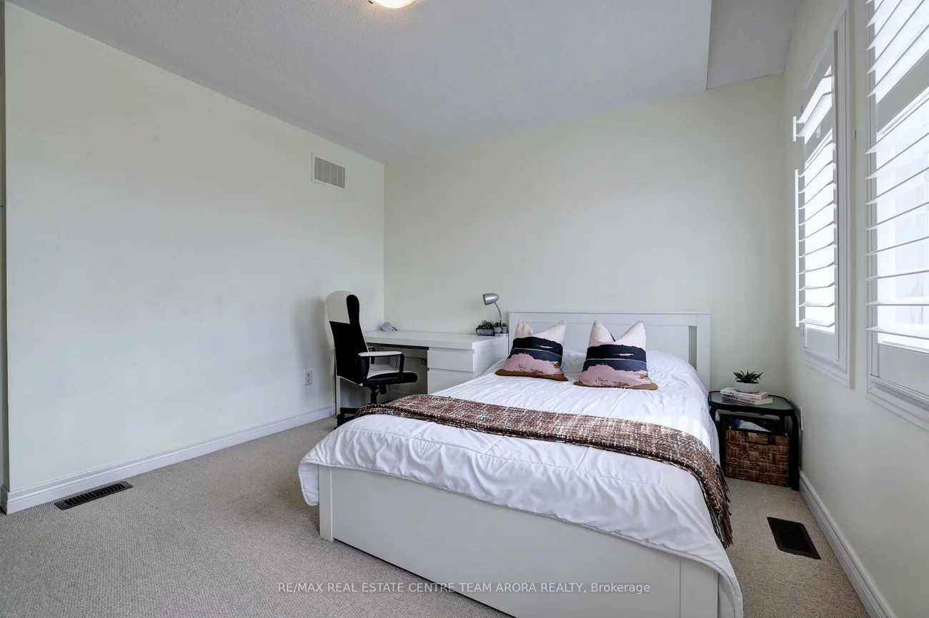 33, Alamosa, Bram West, Brampton