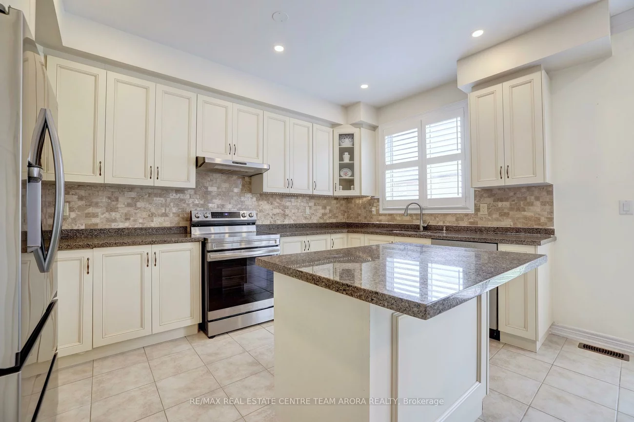 33, Alamosa, Bram West, Brampton