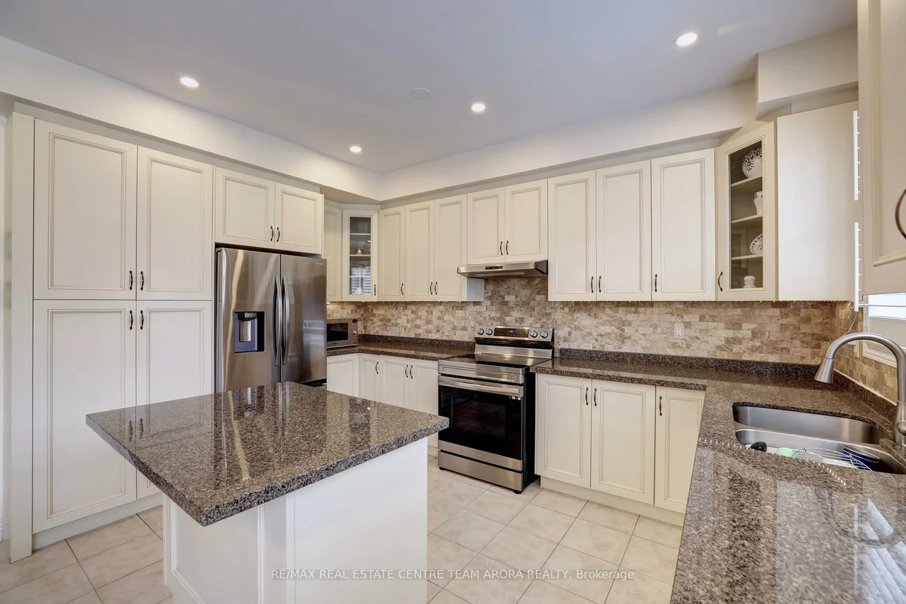 33, Alamosa, Bram West, Brampton