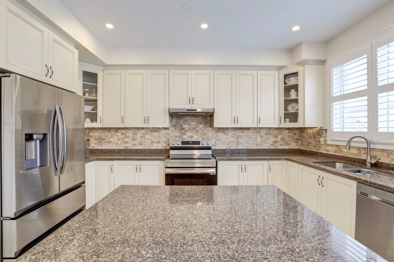 33, Alamosa, Bram West, Brampton