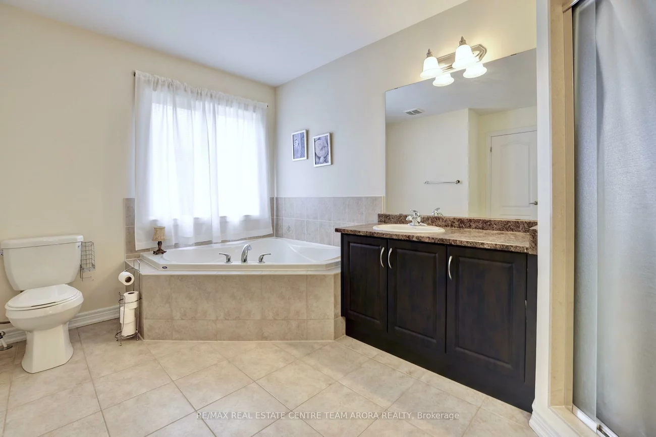 33, Alamosa, Bram West, Brampton