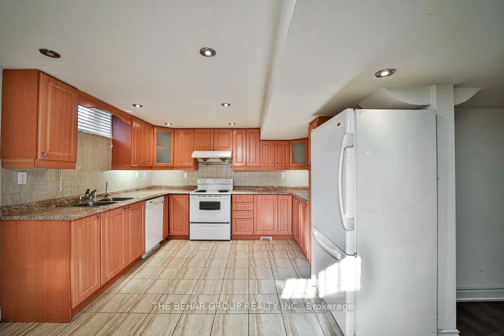 28, Ridelle, Heart Lake West, Brampton