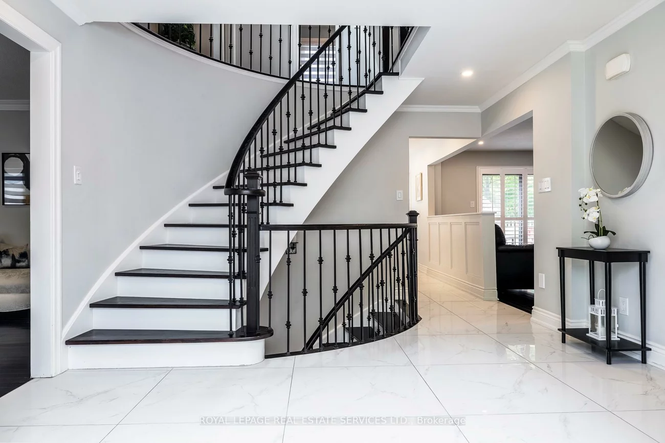 6, Dawnridge, Heart Lake West, Brampton