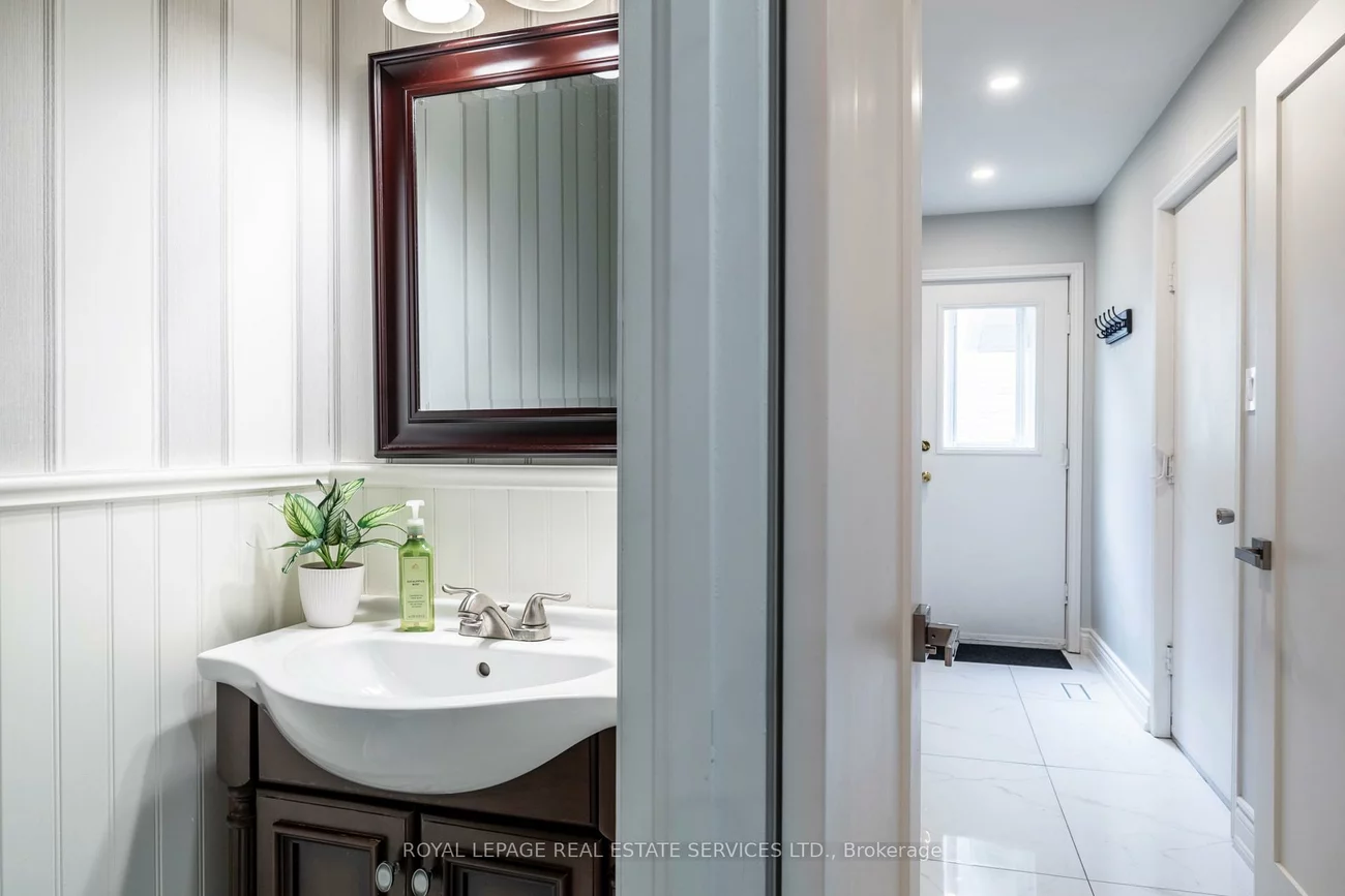 6, Dawnridge, Heart Lake West, Brampton