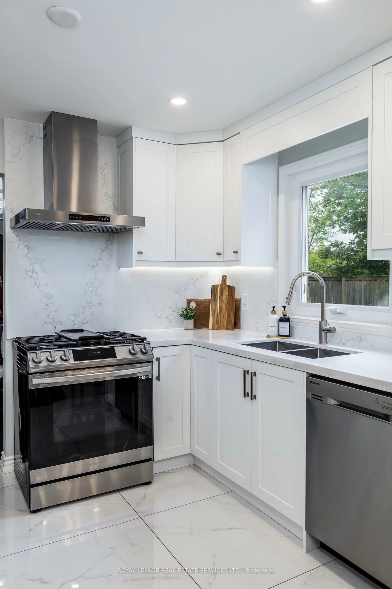 6, Dawnridge, Heart Lake West, Brampton