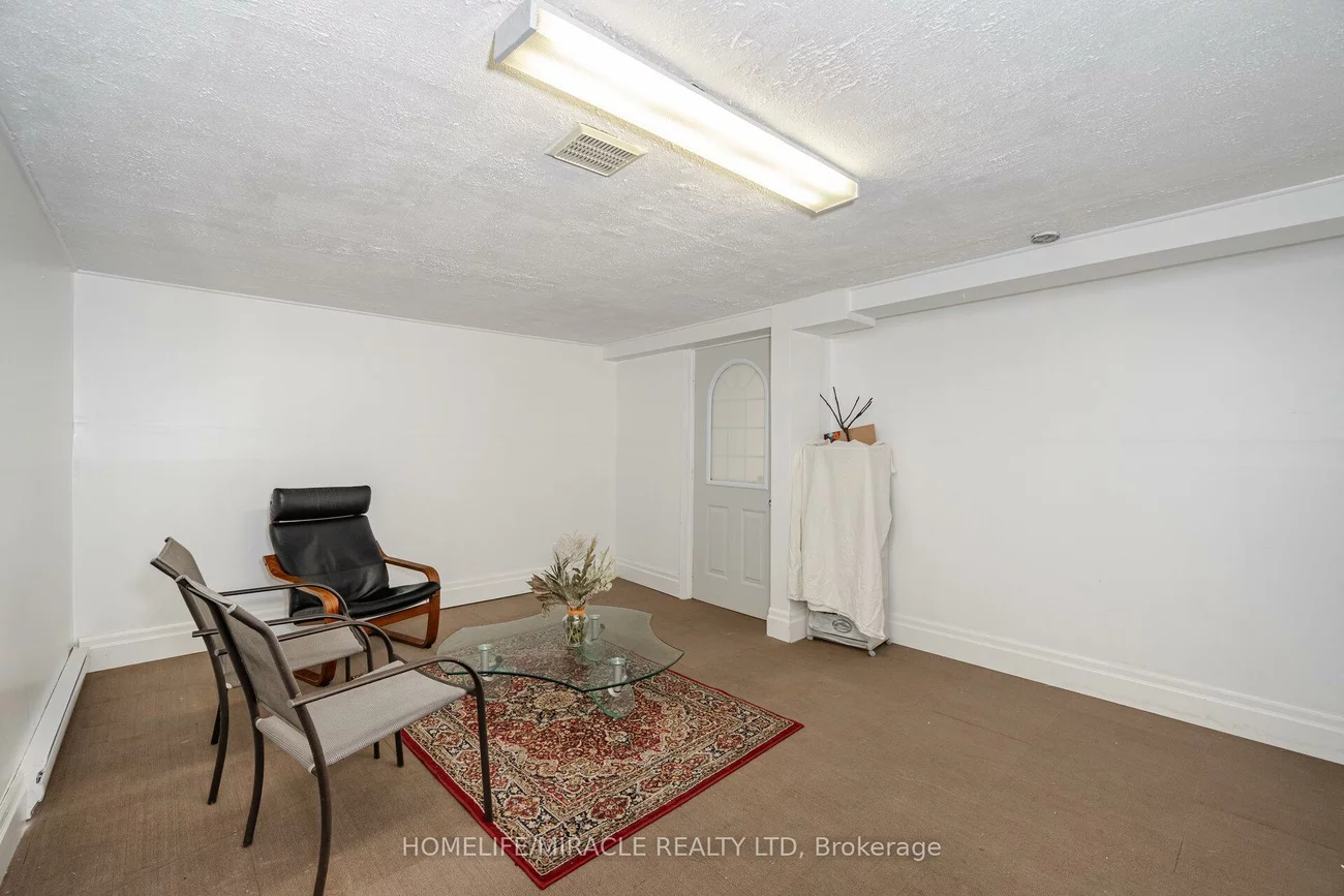 12, Huckleberry, Central Park, Brampton