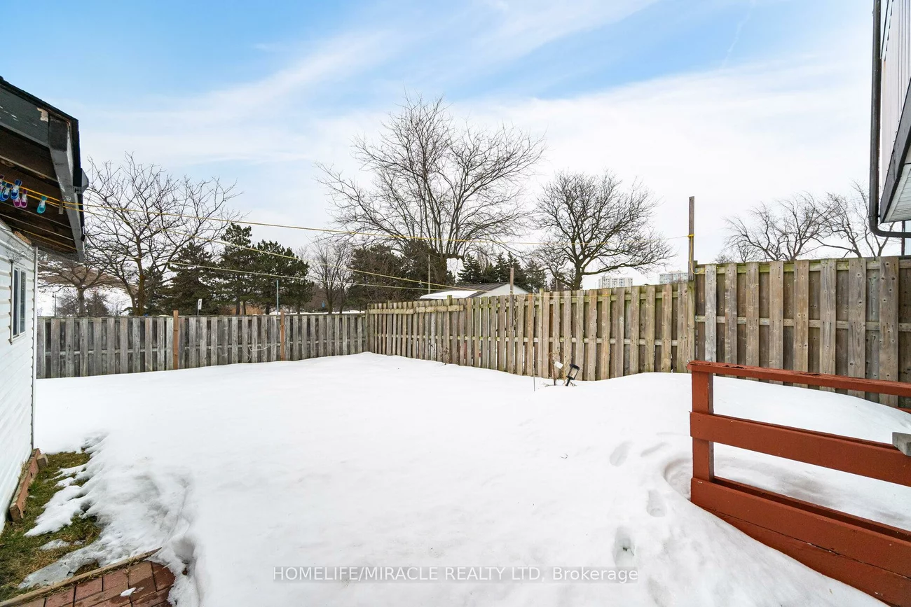 12, Huckleberry, Central Park, Brampton