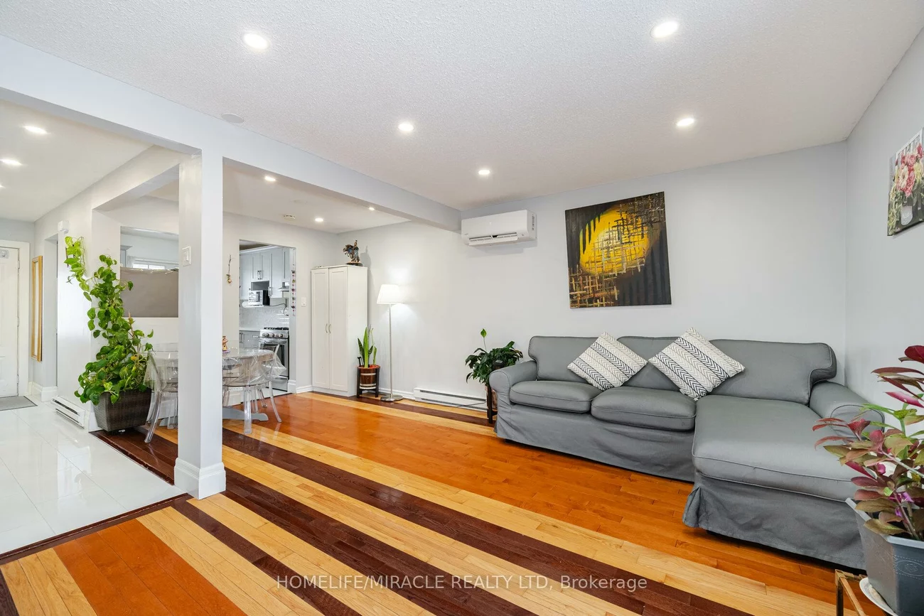 12, Huckleberry, Central Park, Brampton