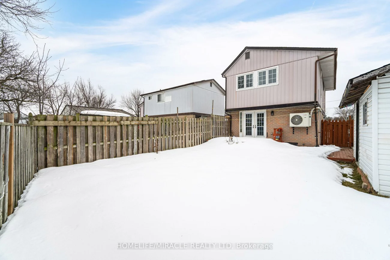 12, Huckleberry, Central Park, Brampton