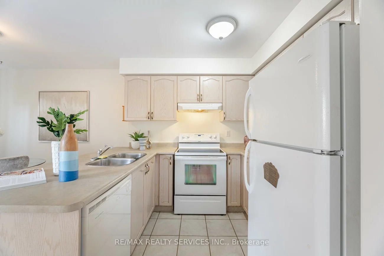 2, Iceberg, Sandringham-Wellington, Brampton
