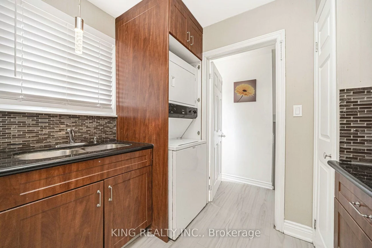 26, Davenport, Southgate, Brampton