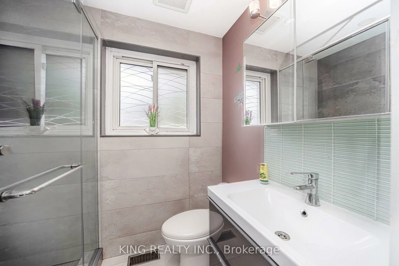 26, Davenport, Southgate, Brampton