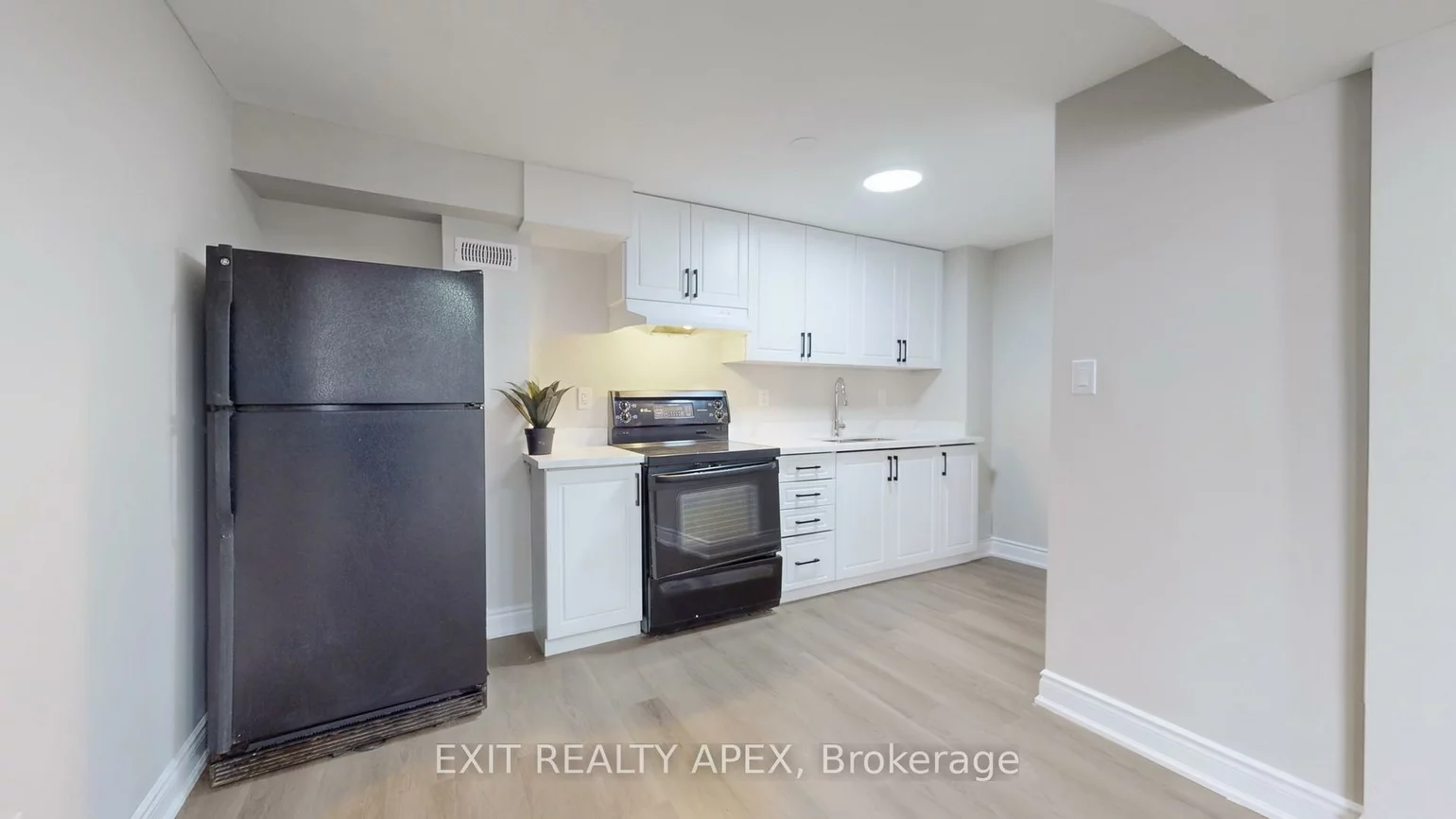 77, Commodore, Credit Valley, Brampton