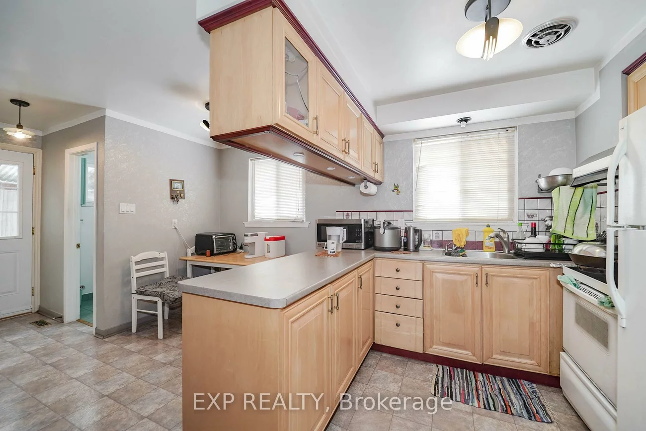 23, Cloverdale, Avondale, Brampton