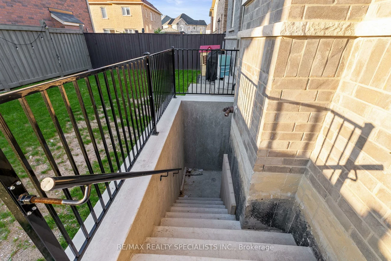 351, Royal West, Credit Valley, Brampton