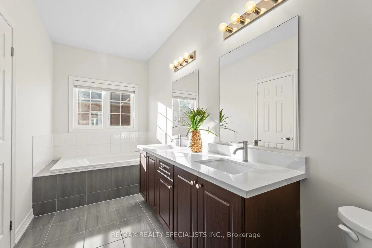 351, Royal West, Credit Valley, Brampton