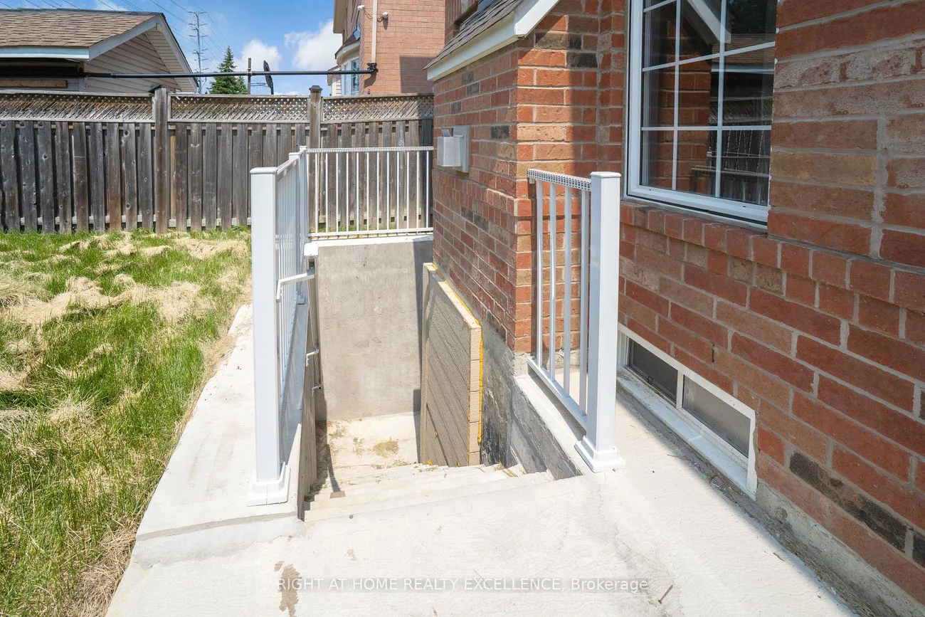 1, Bayridge, Vales of Castlemore, Brampton