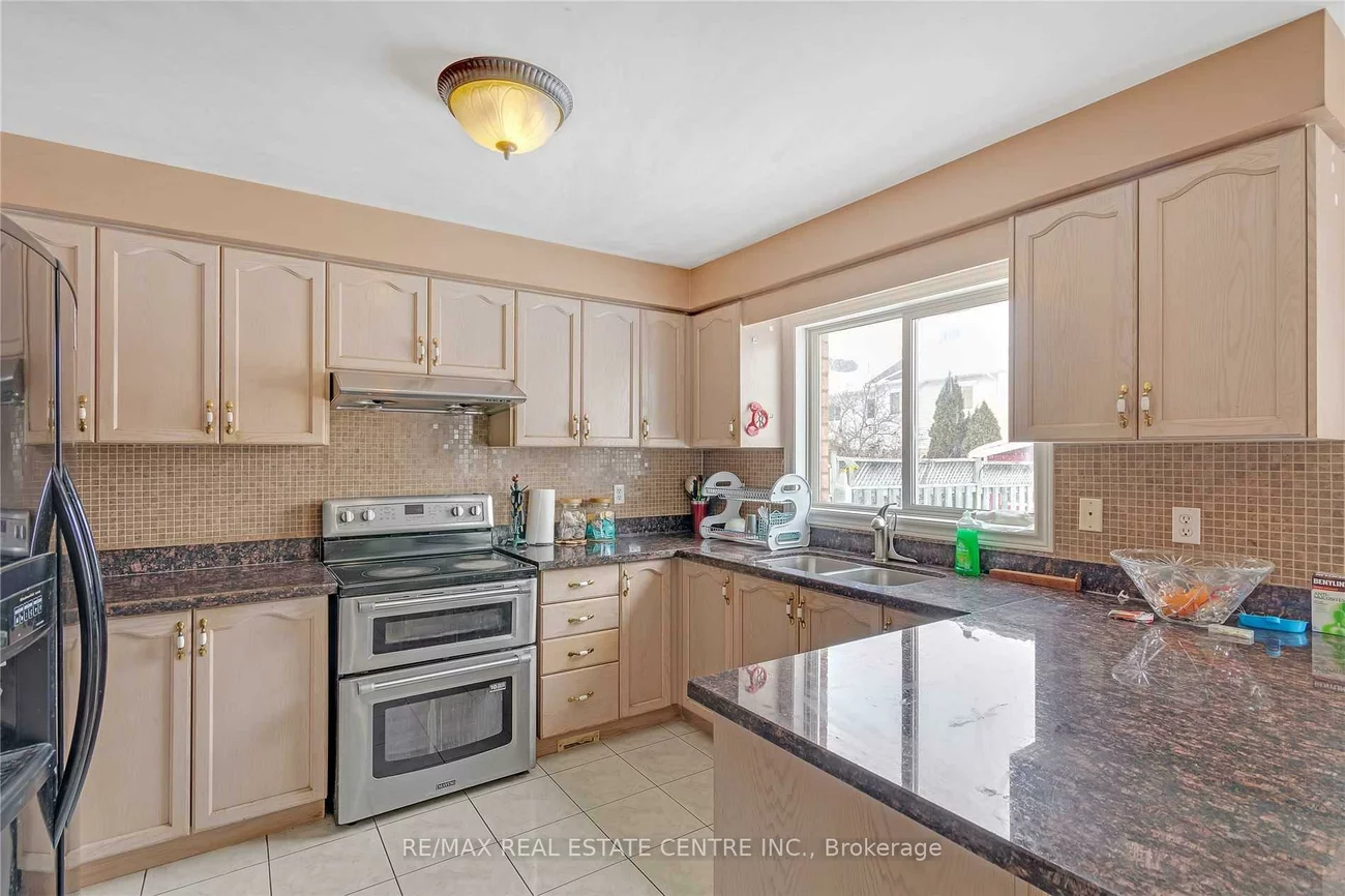 21, Sprucelands, Sandringham-Wellington, Brampton