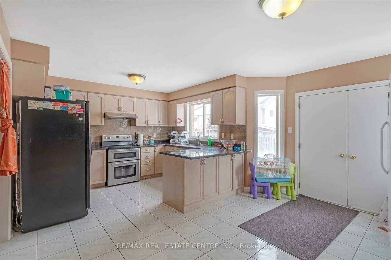 21, Sprucelands, Sandringham-Wellington, Brampton